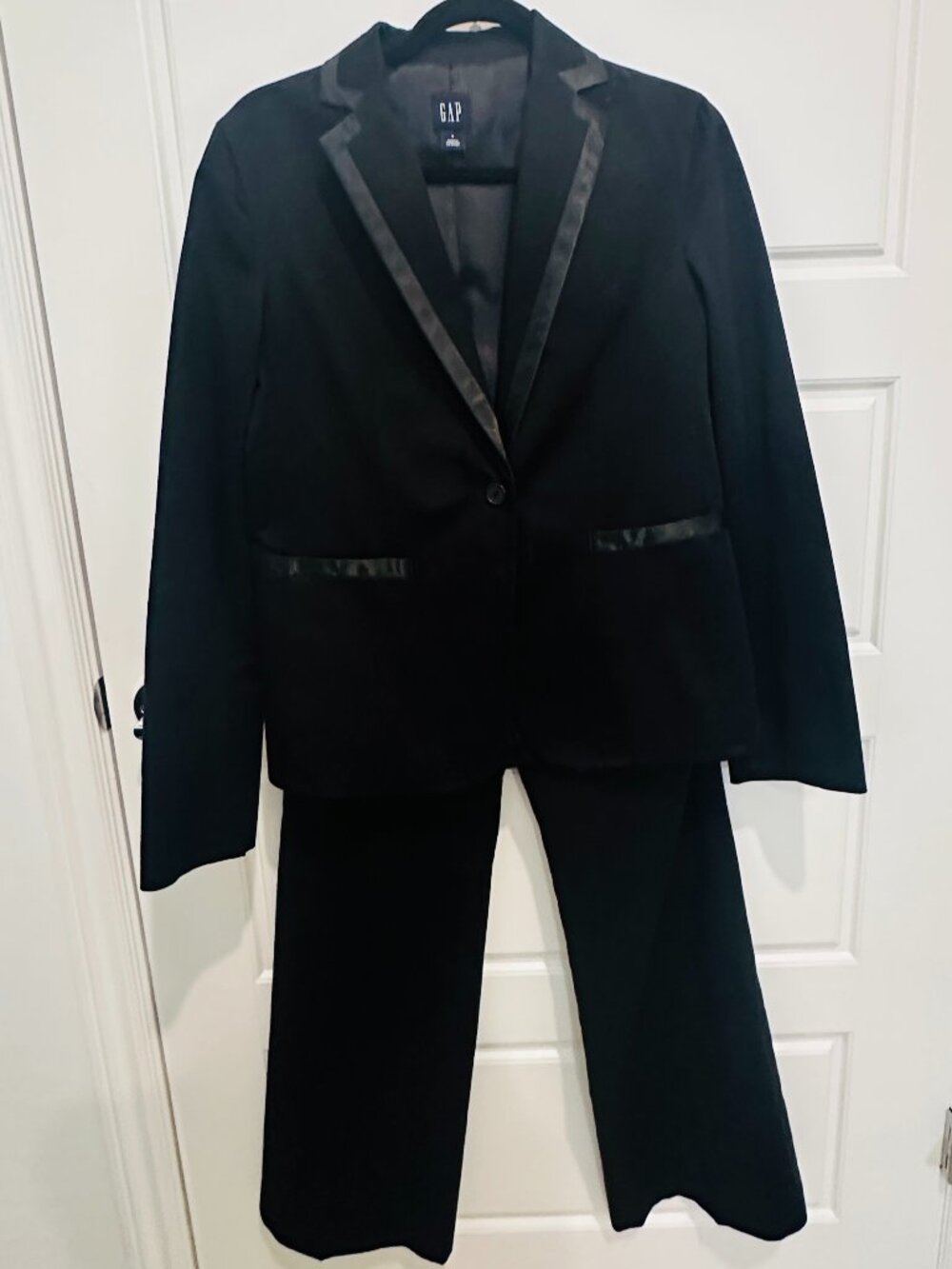 GAP SATIN TRIM TUXEDO BLAZER AND PANTS SUIT SIZE 8